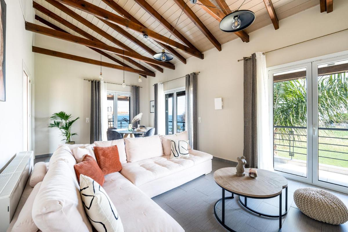 Meltemi Beach House - a seaside Luxury maisonnette - Housity