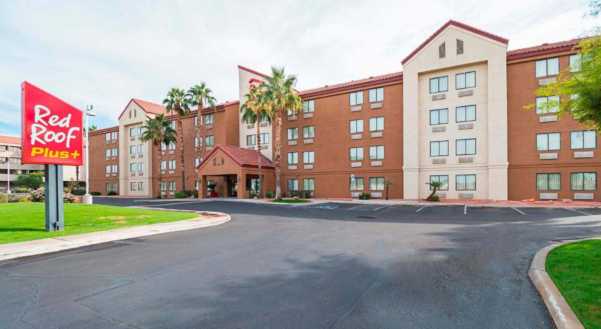 Red Roof Inn PLUS + Phoenix West - Housity