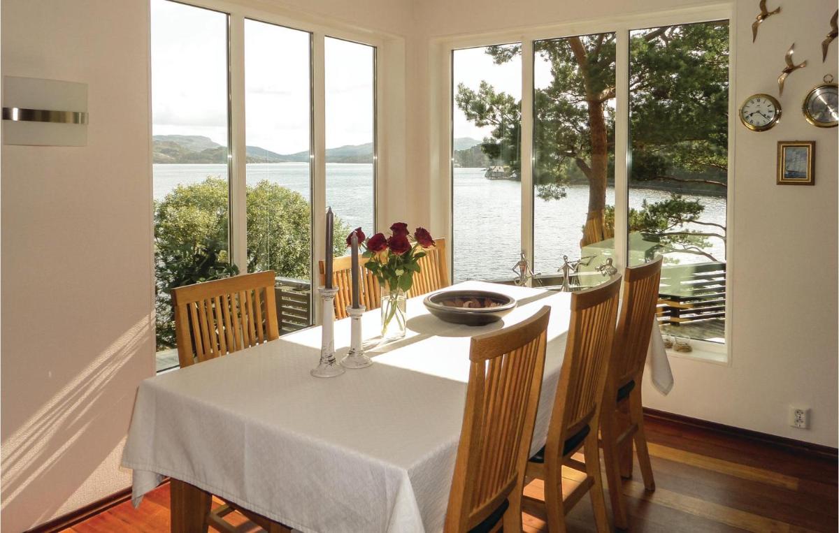 Gorgeous Home In Sveio With Kitchen - Housity