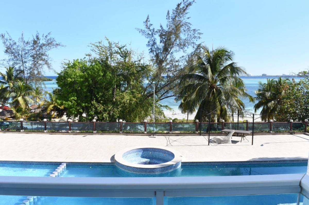 Dream Village Boca Chica frente a la playa - Housity
