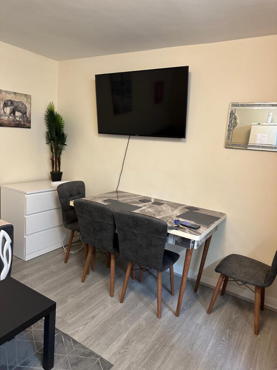 Amazing and Lovely 2- Bedroom First Floor Flat - Housity