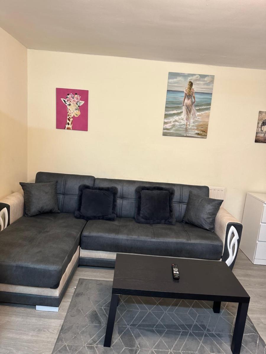 Amazing and Lovely 2- Bedroom First Floor Flat - Housity