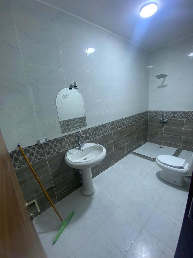 Mando the golden house - Housity