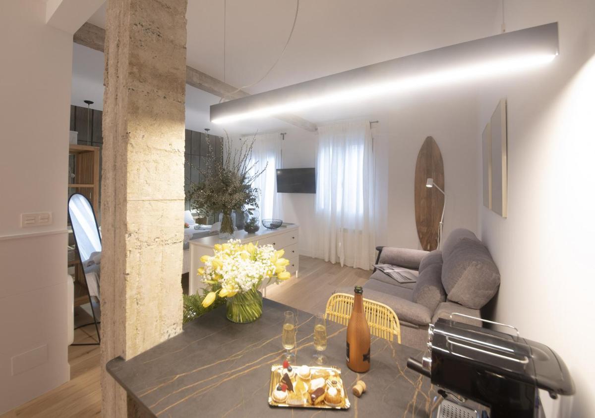 Shiny by OLdtown Apartments - Housity