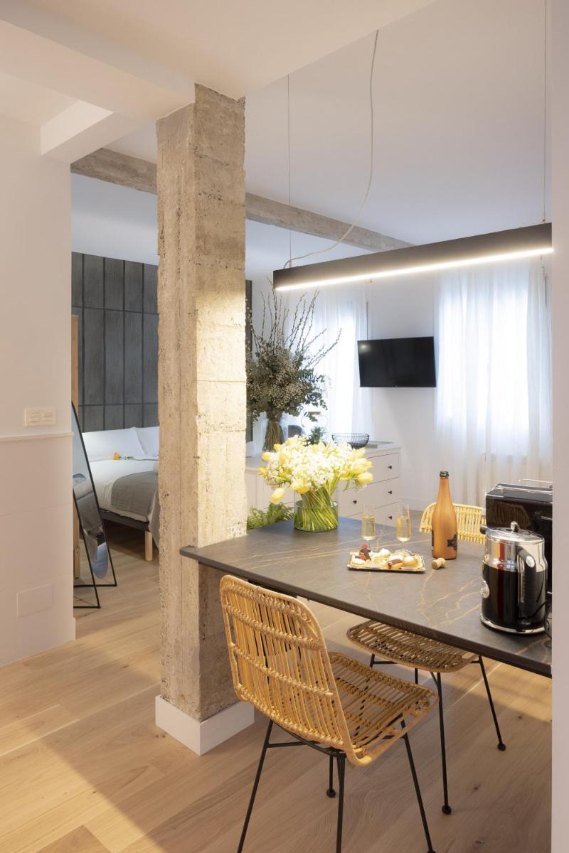 Shiny by OLdtown Apartments - Housity