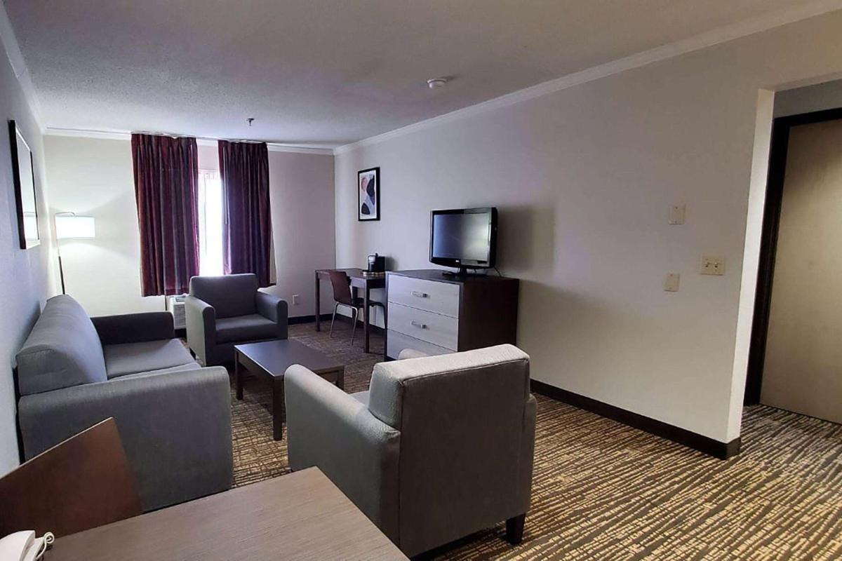 Wingate by Wyndham Canton-Hall of Fame - Housity