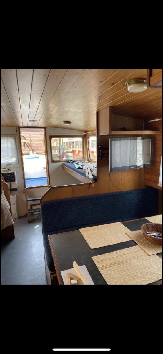 Zouw Hausboat Zakotven -pouze ubytovaní - Housity