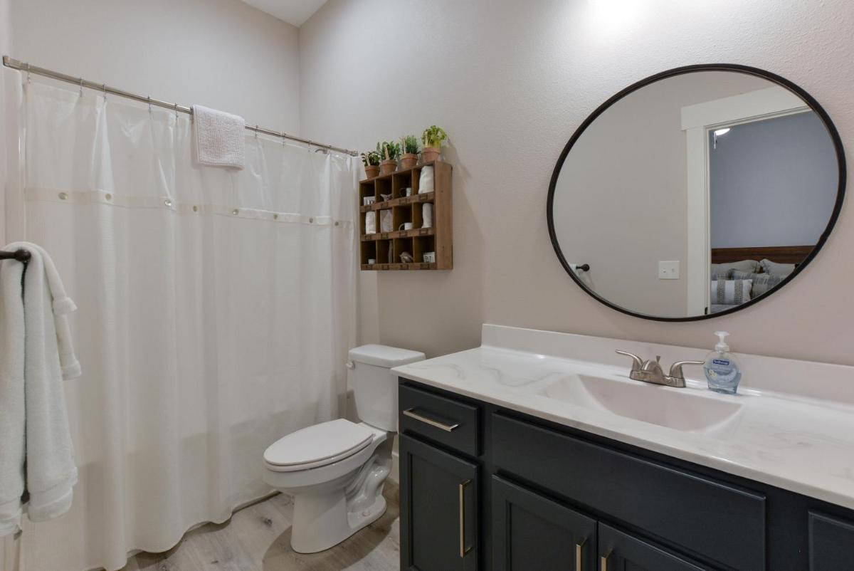 Journeys Remedy - Lake View - Closest To Indoor Pool - Sleeps 30 - Housity