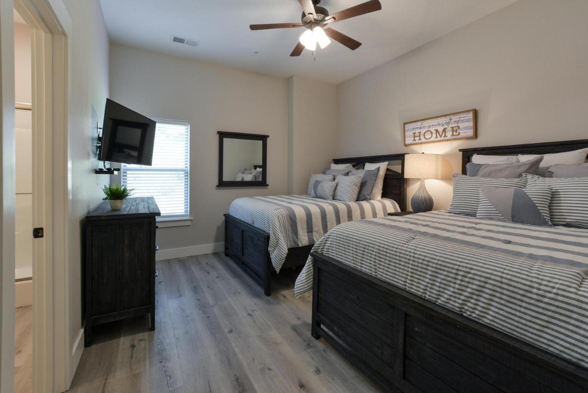 Journeys Remedy - Lake View - Closest To Indoor Pool - Sleeps 30 - Housity