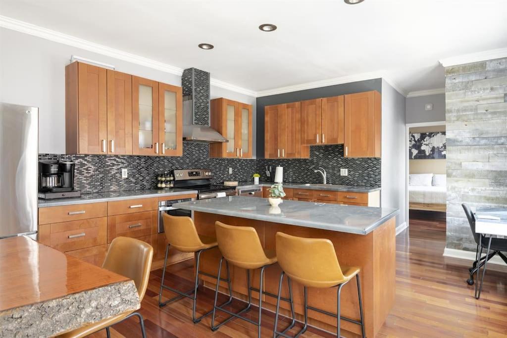 Riverfront Penthouse Suite in Midtown Harrisburg near Hershey - Housity