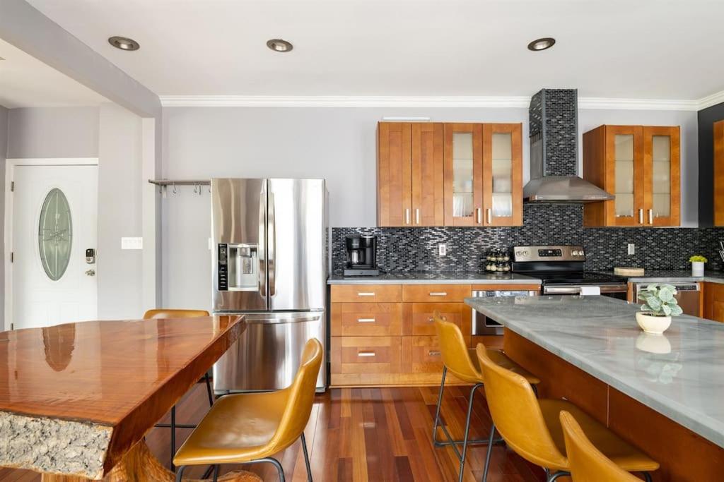 Riverfront Penthouse Suite in Midtown Harrisburg near Hershey - Housity