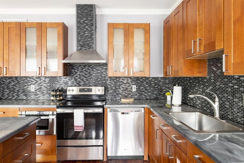 Riverfront Penthouse Suite in Midtown Harrisburg near Hershey - Housity