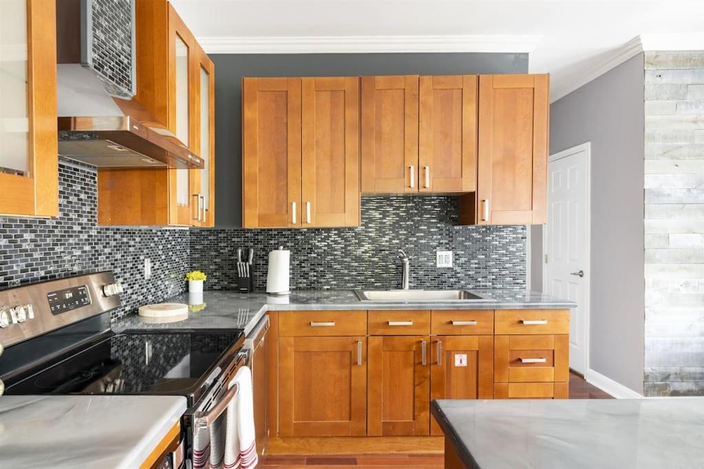 Riverfront Penthouse Suite in Midtown Harrisburg near Hershey - Housity
