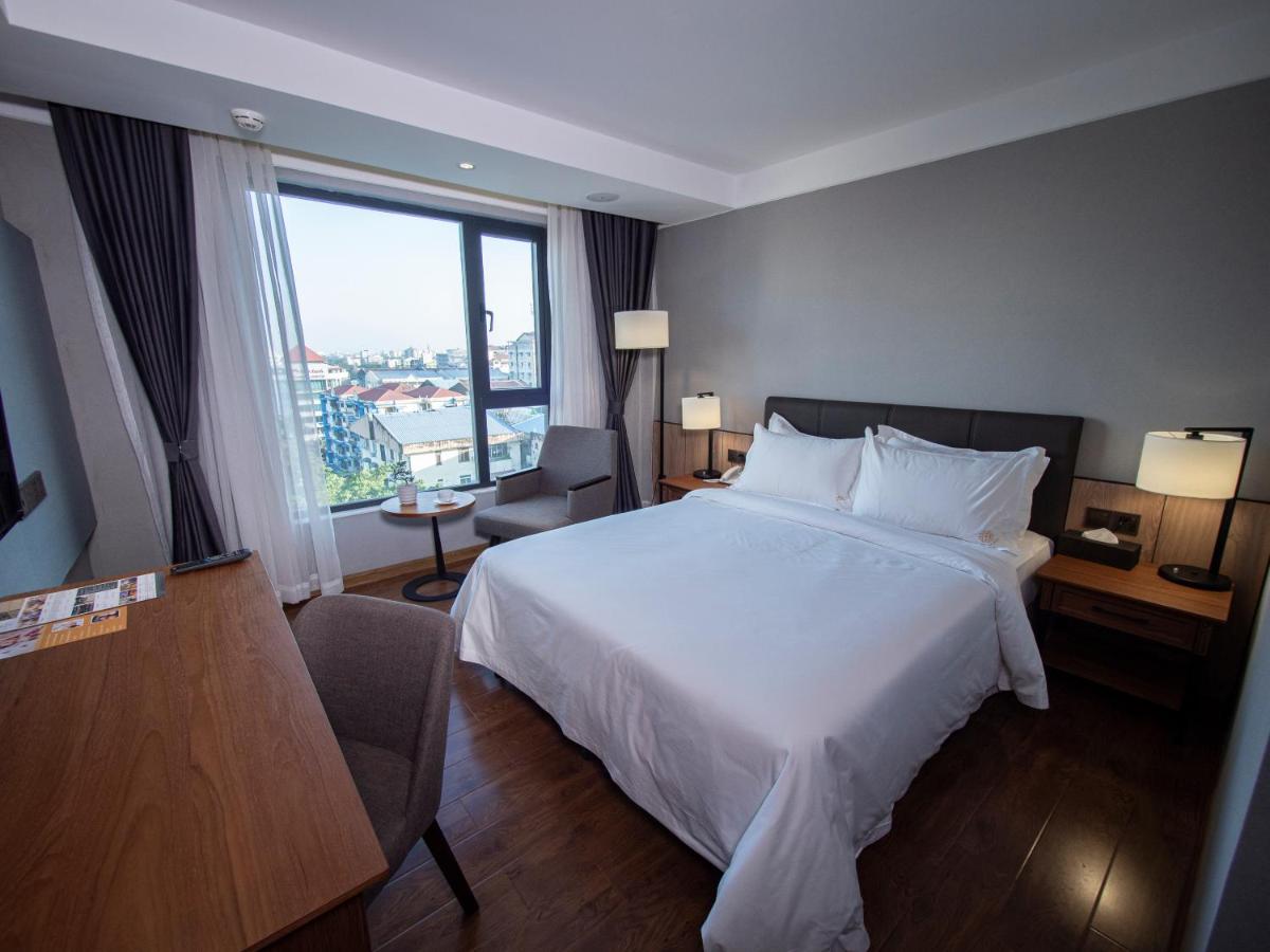 Prince Hotel - Housity