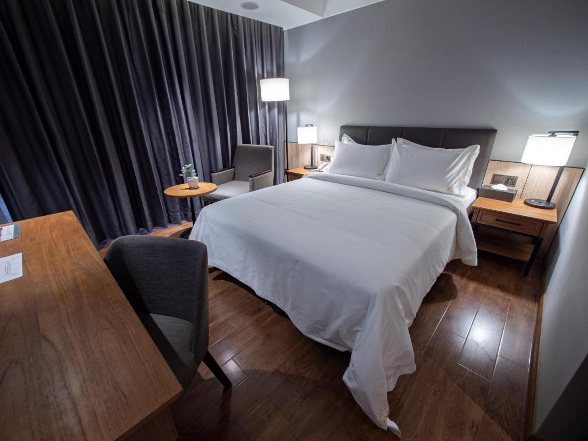 Prince Hotel - Housity