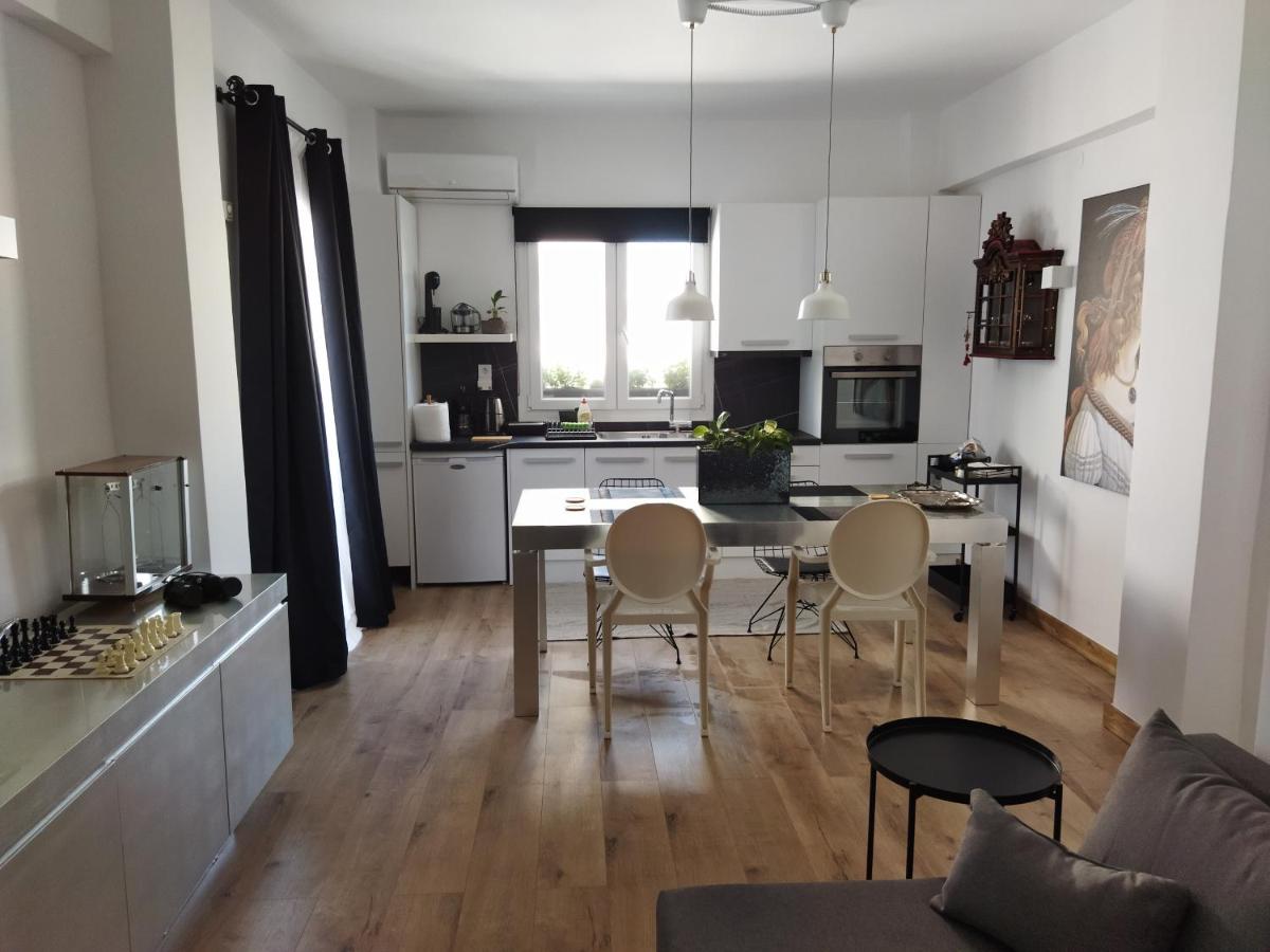 Minimal apartment by the beach - Housity