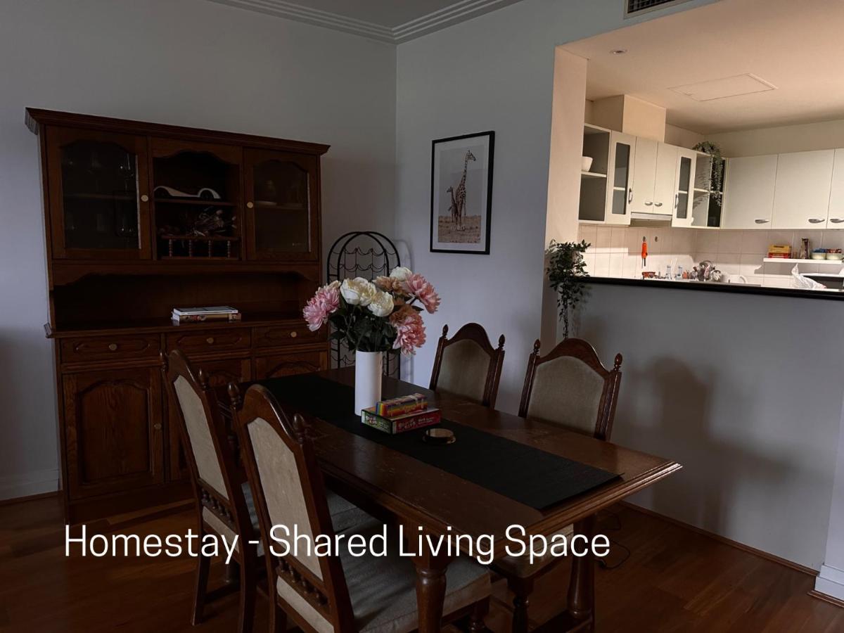 Homestay - Yarra River Boulevard - Private Room - Housity