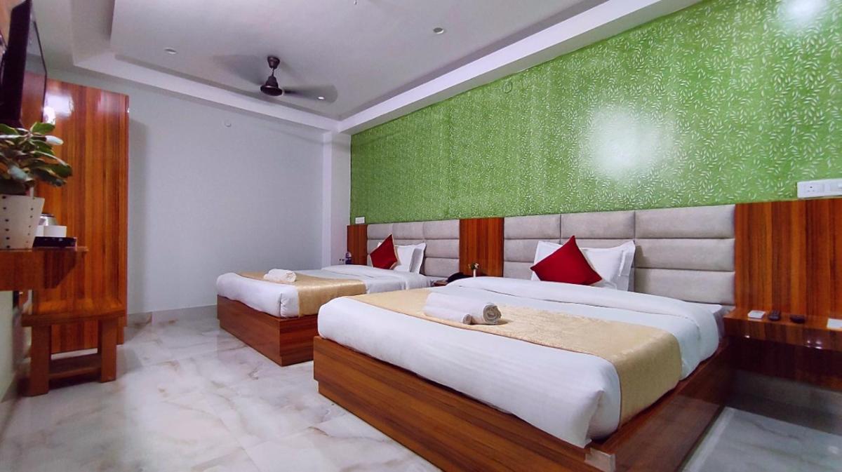 Hotel Sky Spring - Housity