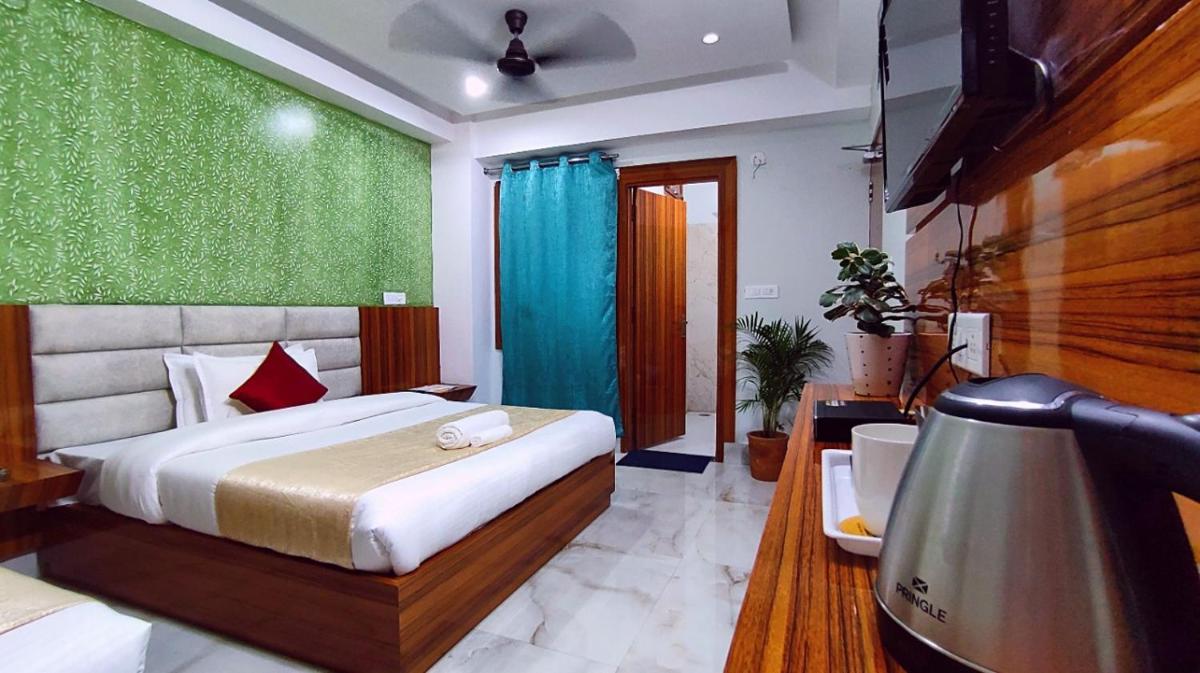 Hotel Sky Spring - Housity