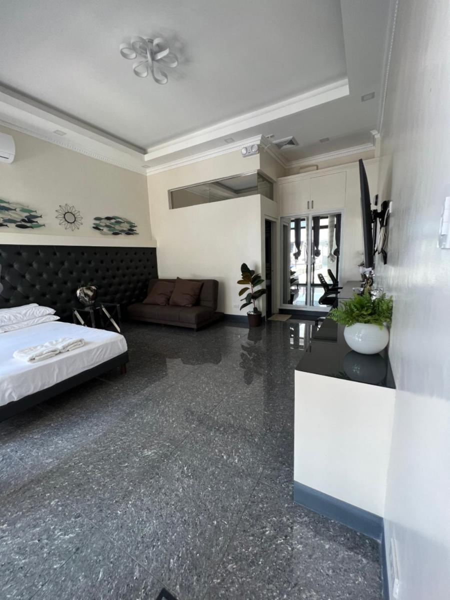 Suitetrails - Dampa Poolside Events & Accommodation