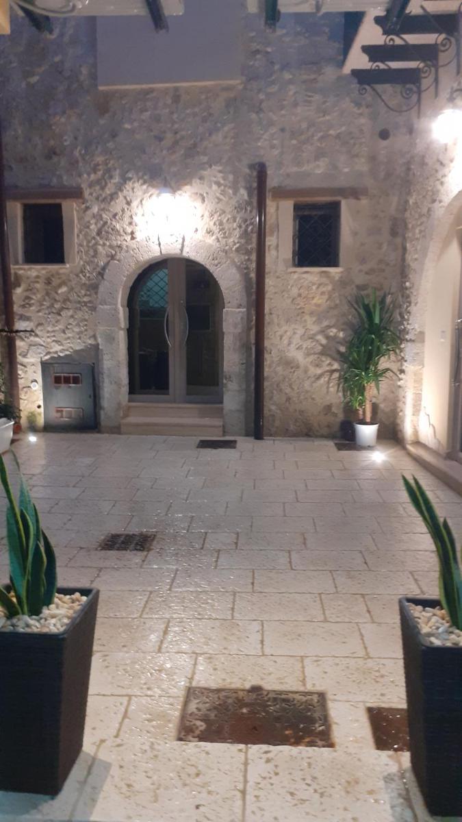 Rosso Corallo - Housity
