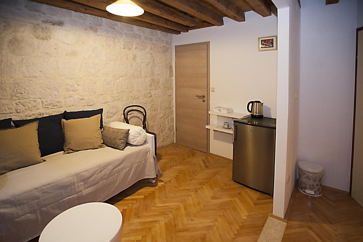 Rooms Livia - Housity
