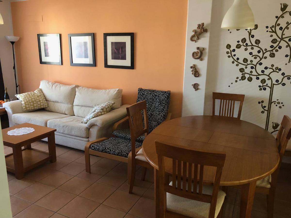 2 bedroom with parking, WiFi, views & heated pool - Housity