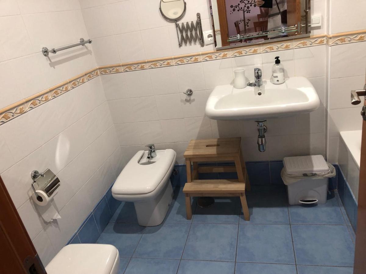 2 bedroom with parking, WiFi, views & heated pool - Housity