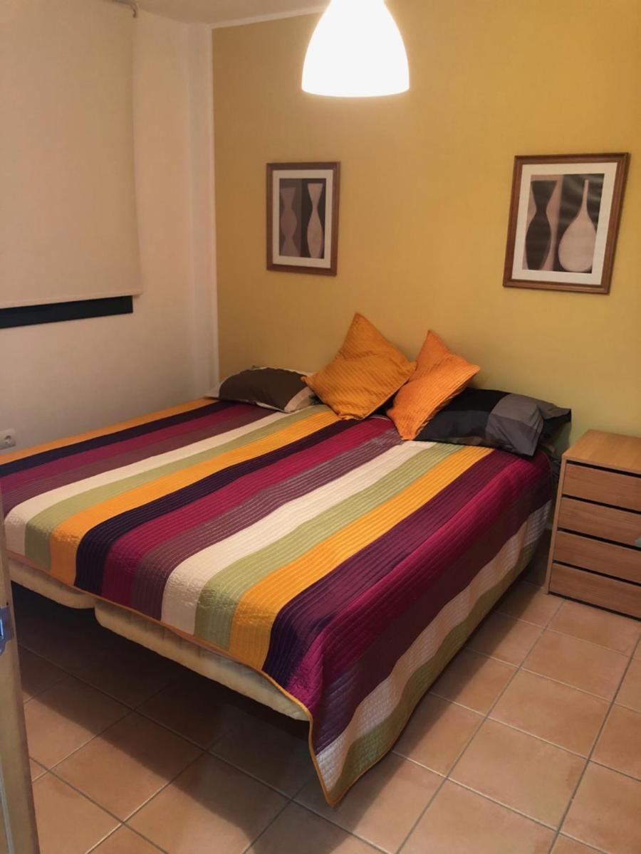 2 bedroom with parking, WiFi, views & heated pool - Housity