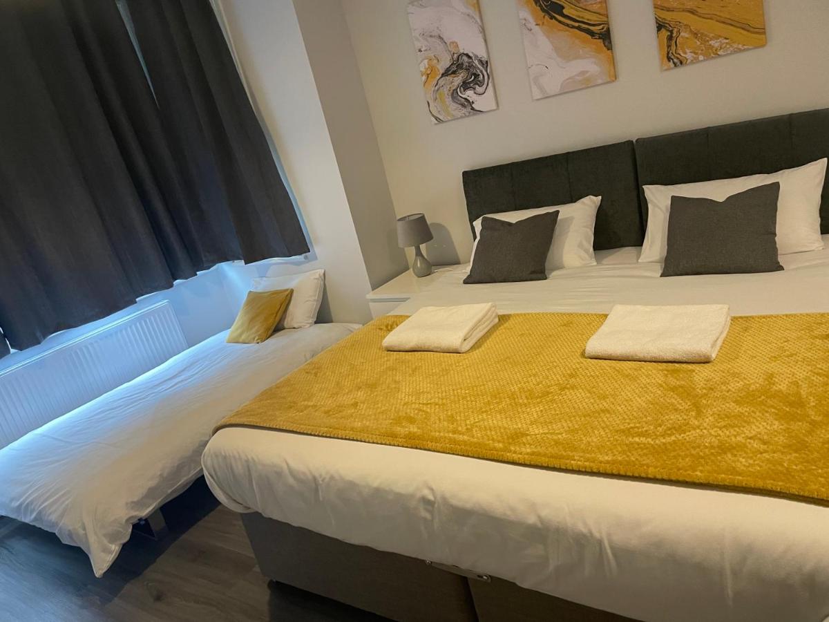 Modern 4 Bedroom House 10 mins from East Croydon with Garden and Free parking - Housity