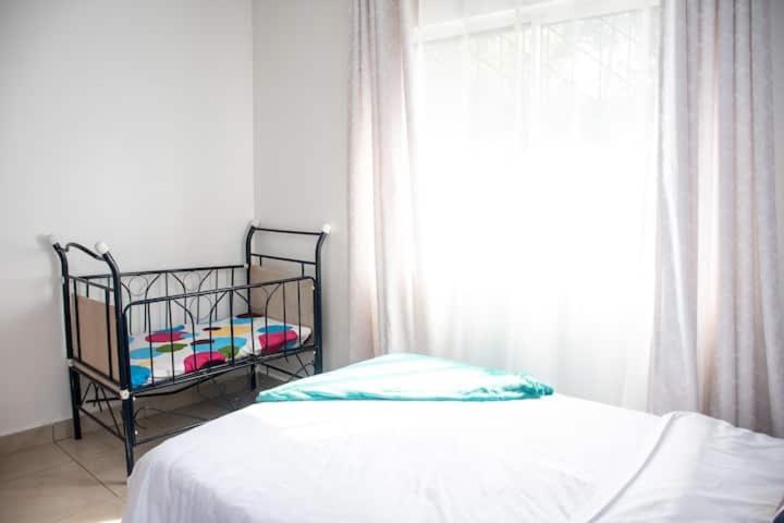 Robert's Airbnb - Housity