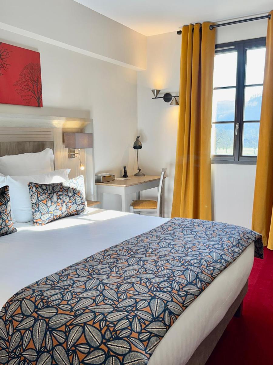 Un ou plusieurs lits dans un hébergement de l'établissement Hotel Le Perigord