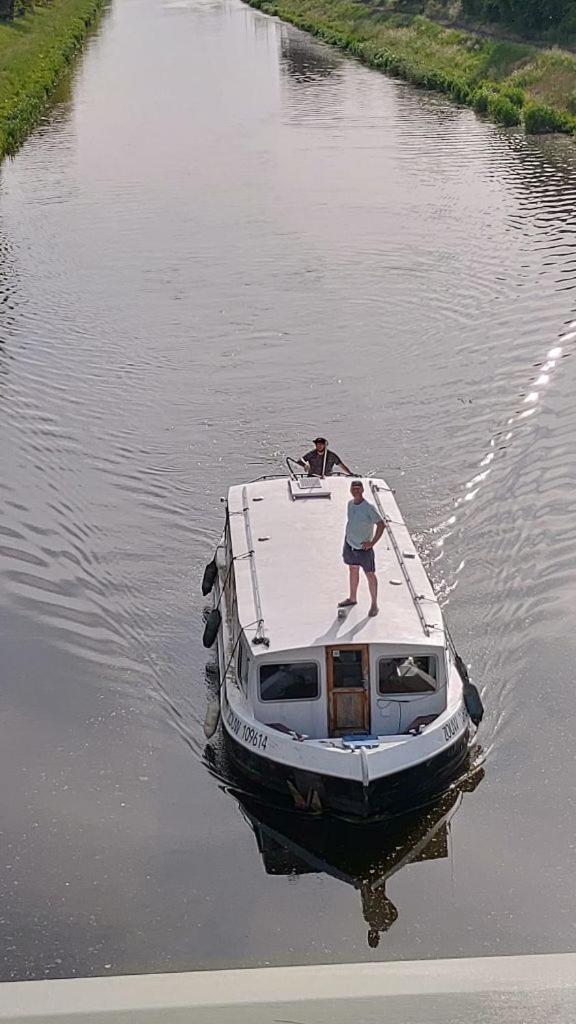 Zouw Hausboat Zakotven -pouze ubytovaní - Housity