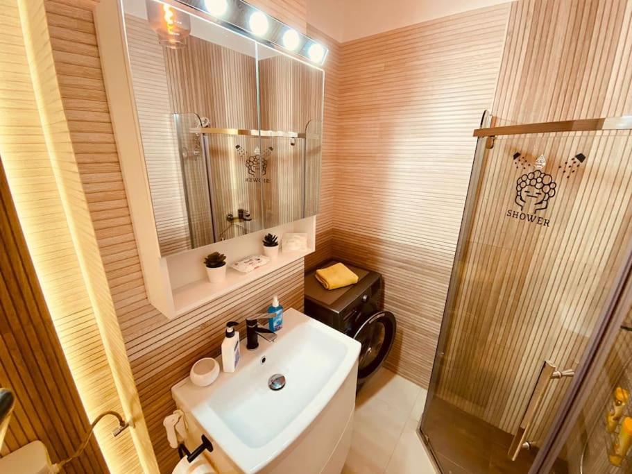 Blue Plaza Studio - Housity