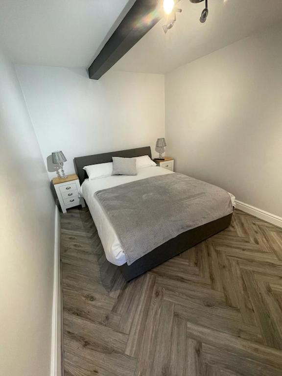 Quirky cottage in the centre of Penrith with a Hot Tub - Housity