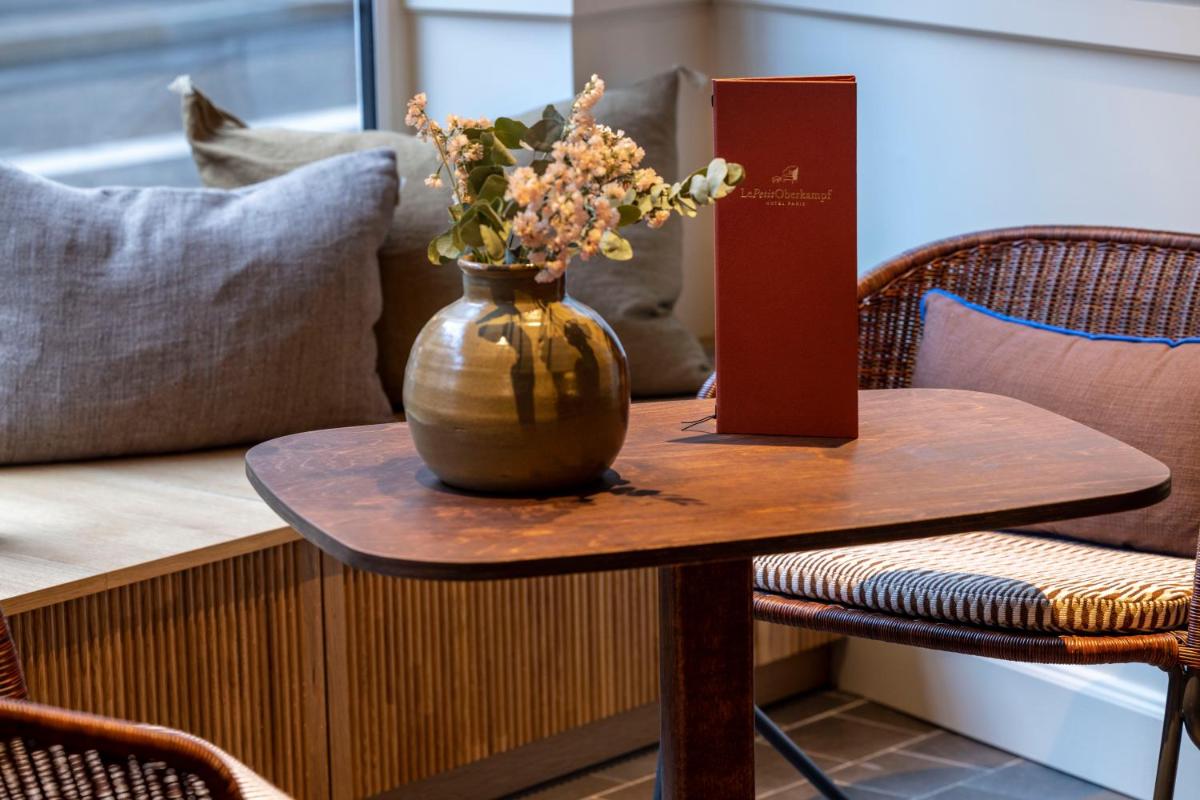 Coin salon dans l'établissement Le Petit Oberkampf Hotel & Spa
