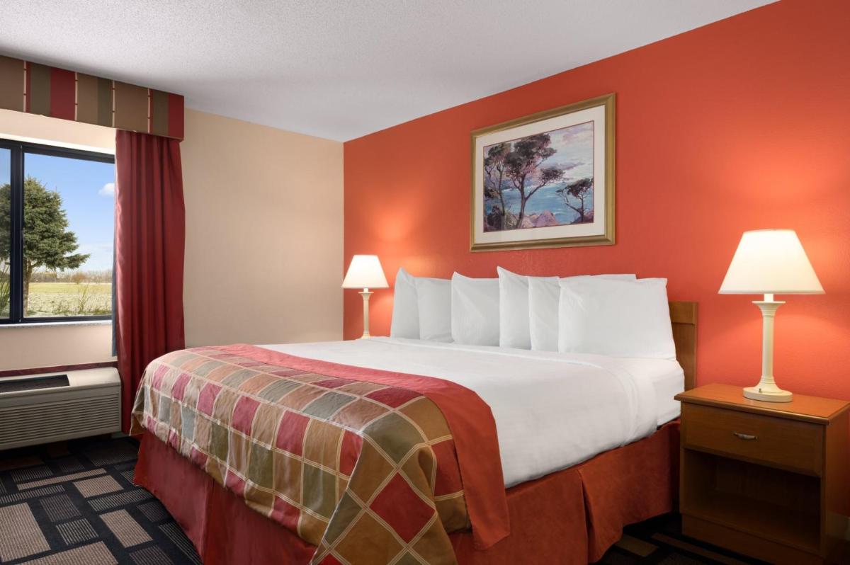 Baymont by Wyndham Springfield IL - Housity