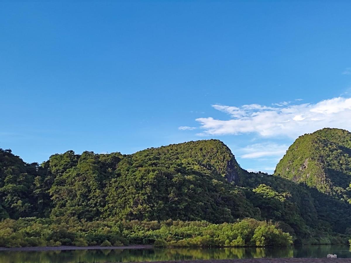 Suitetrails - RMTM's Beachfront Accommodation - Caramoan