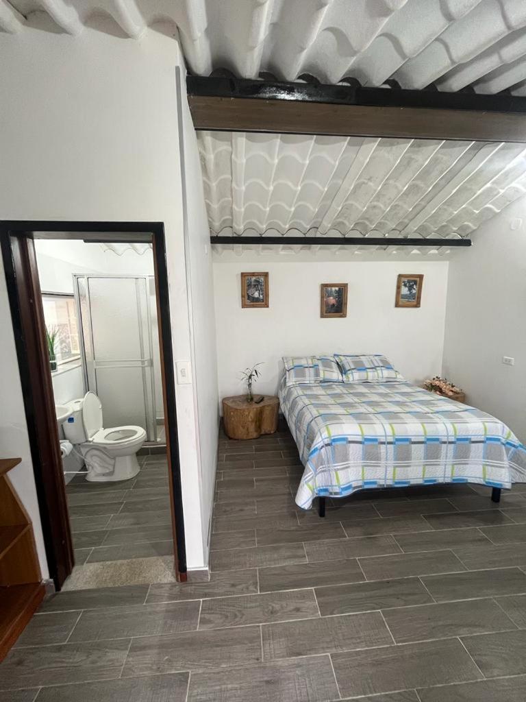 Confortable cabaña para que disfrute con su pareja - Housity