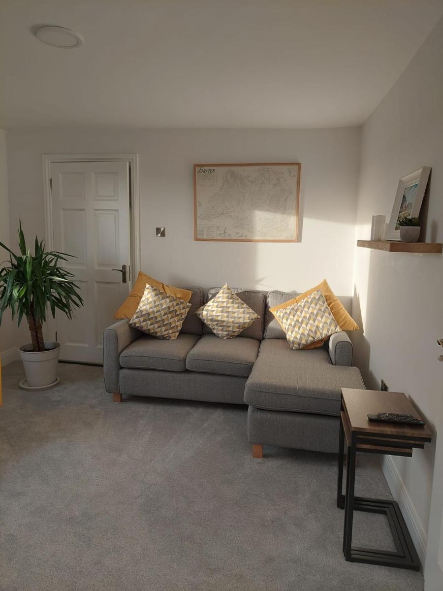 Sunny Hill View - Housity