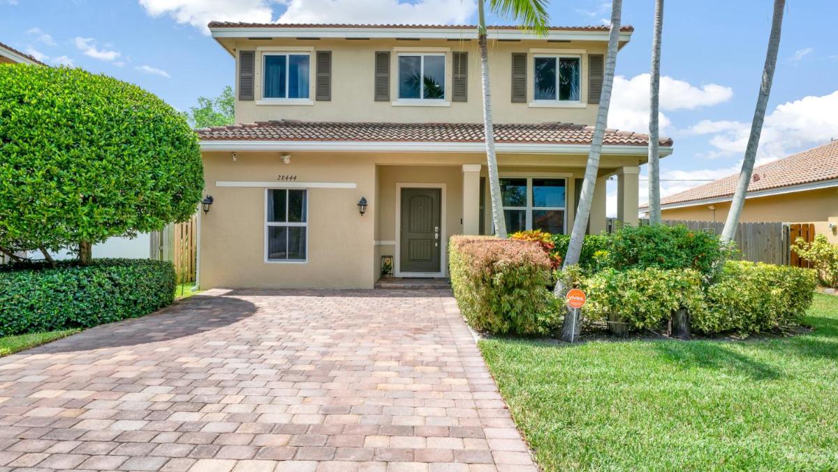 Casa LatAm - 5BR Oasis, Hammocks, next to Keys and Miami Magic - Housity