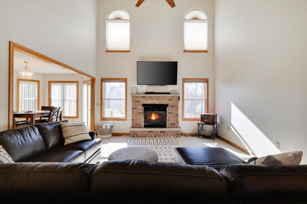 Luxury Spacious Home with some FREE Amenities and Activities! - Housity