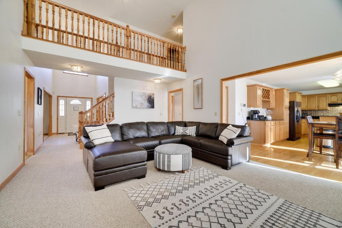 Luxury Spacious Home with some FREE Amenities and Activities! - Housity