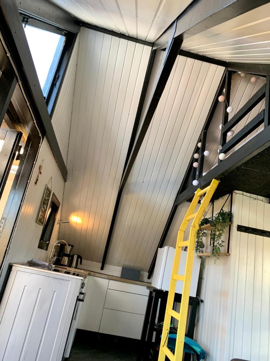 2 private tiny houses on beautiful nature plot, private parking - Housity