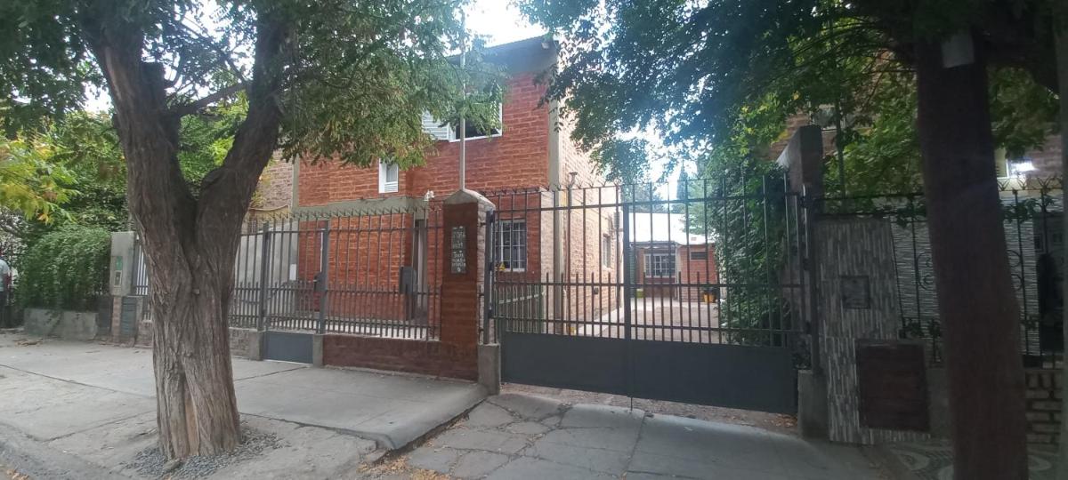 Picunches 1 - Housity