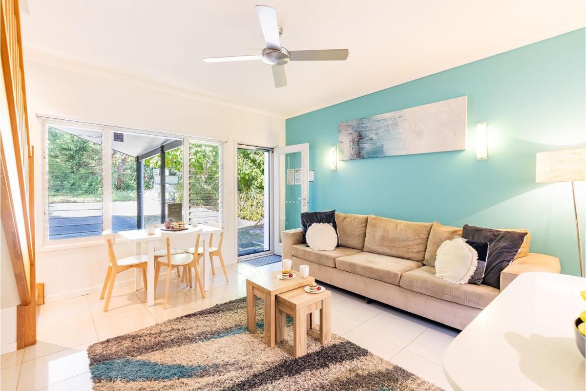 Florida 1 - 2 min walk to beach shops and restaurants - Housity