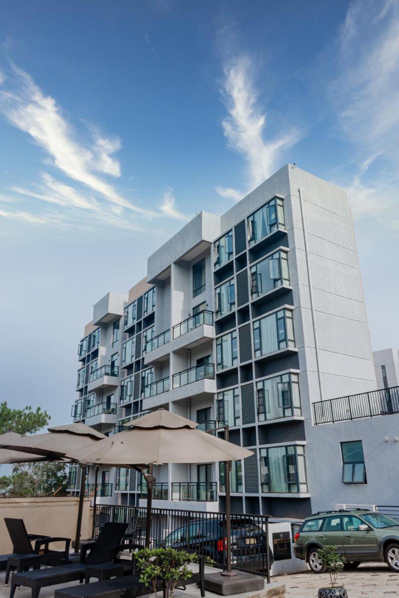 Elizabeth Golf Apartment by Link - Housity