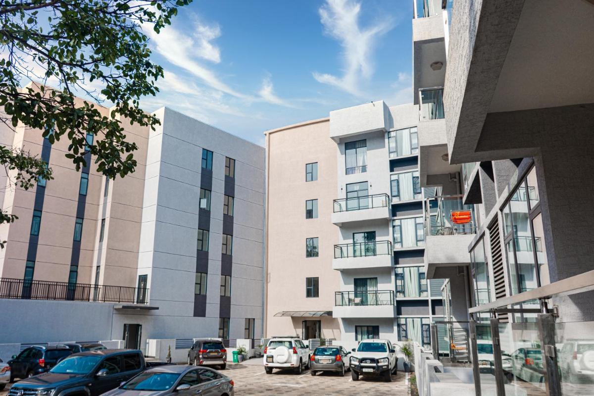 Elizabeth Golf Apartment by Link - Housity