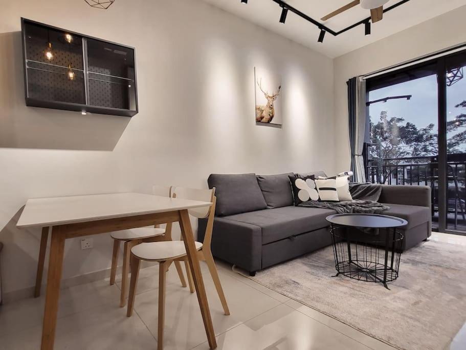 Luxury Private Cinema Experience - Free parking - Housity