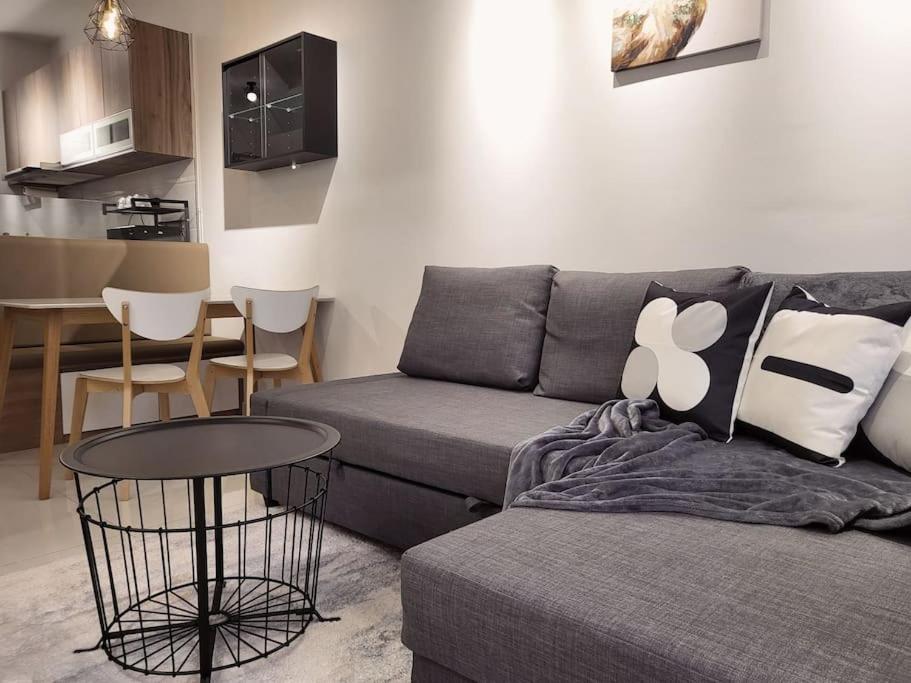 Luxury Private Cinema Experience - Free parking - Housity